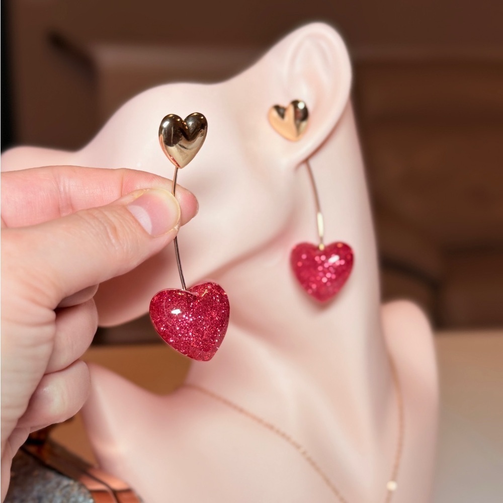 ⚜️ Valentine’s Love | Red Heart Drop Earrings - Picture 5 of 9